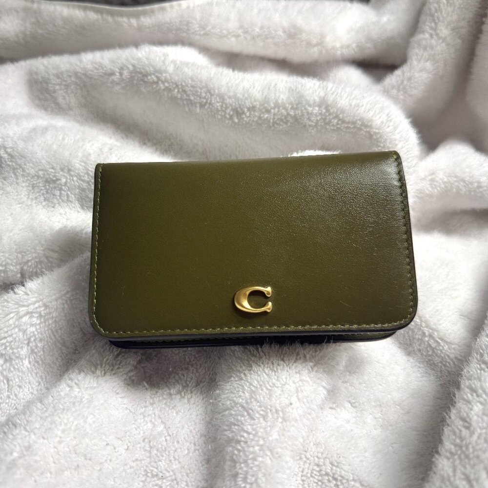 Coach Essential Slim Card Case.  Olive.  Fast shipping.  Great condition.